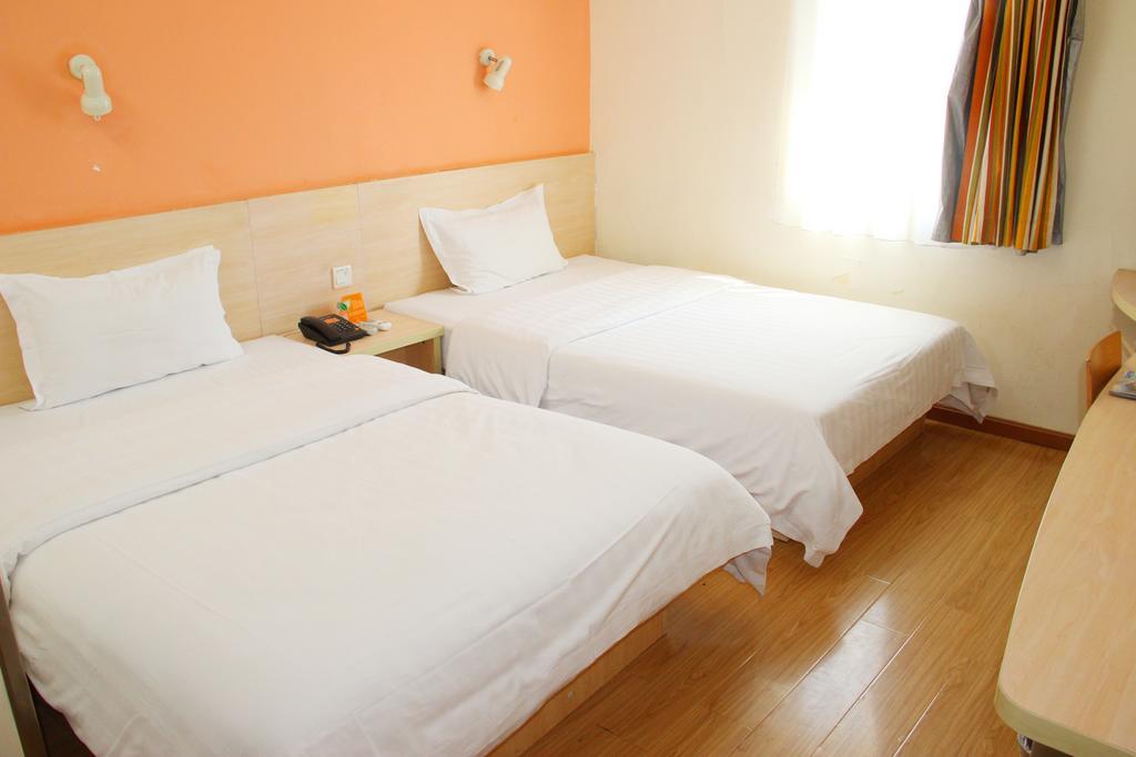 7Days Inn Huaihua Train Station Square Exterior photo